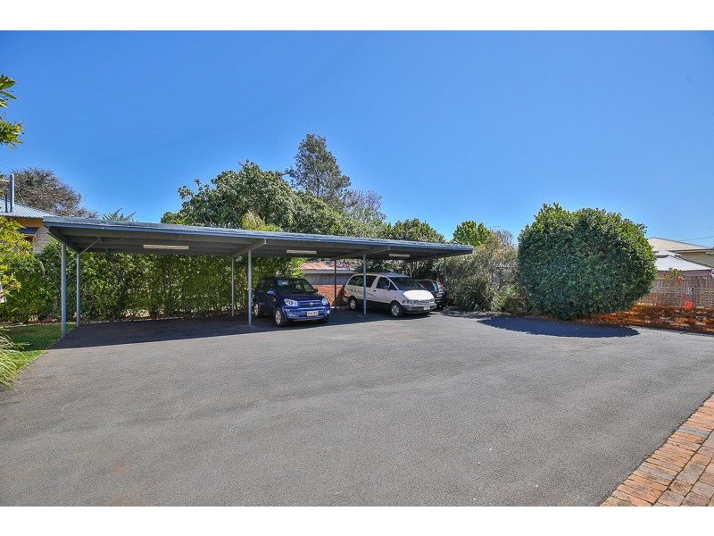 8/203 Campbell Street, Newtown QLD 4350