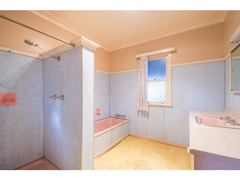 28 Glenvale Road, Harristown QLD 4350