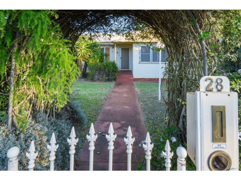 28 Glenvale Road, Harristown QLD 4350