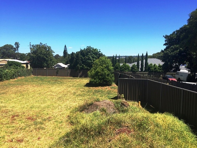 10 Lemnos Street, Harlaxton QLD 4350