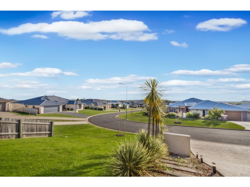 17 Pelling Court, Westbrook QLD 4350