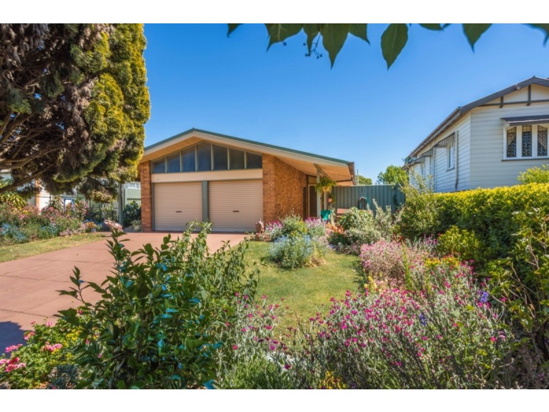 33 Anzac Avenue, Newtown QLD 4350