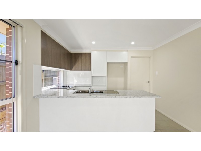 2/34 Mooney Street, Harlaxton QLD 4350