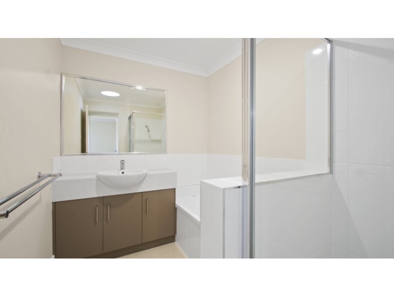 2/34 Mooney Street, Harlaxton QLD 4350