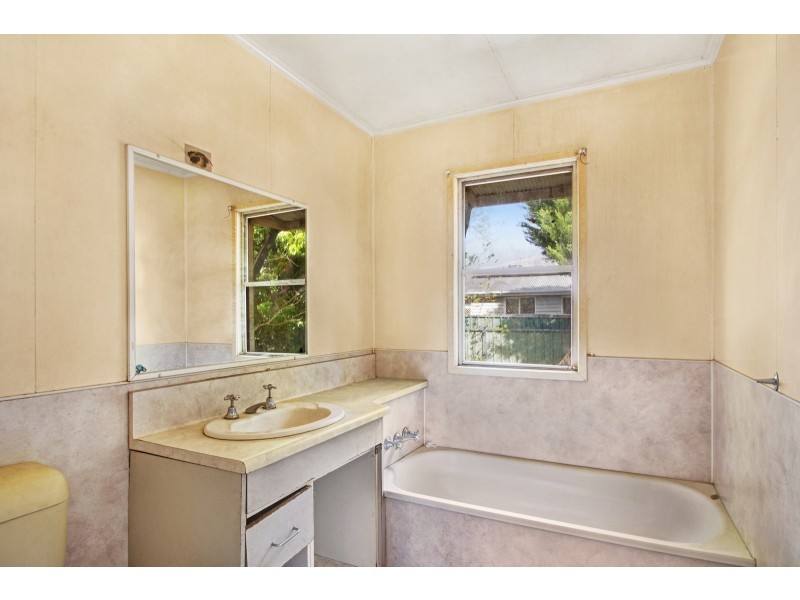 250 Bridge Street, Newtown QLD 4350