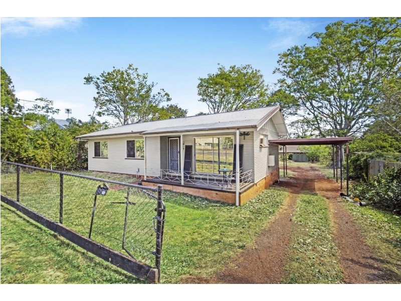 1a Llewellyn Street, Centenary Heights QLD 4350