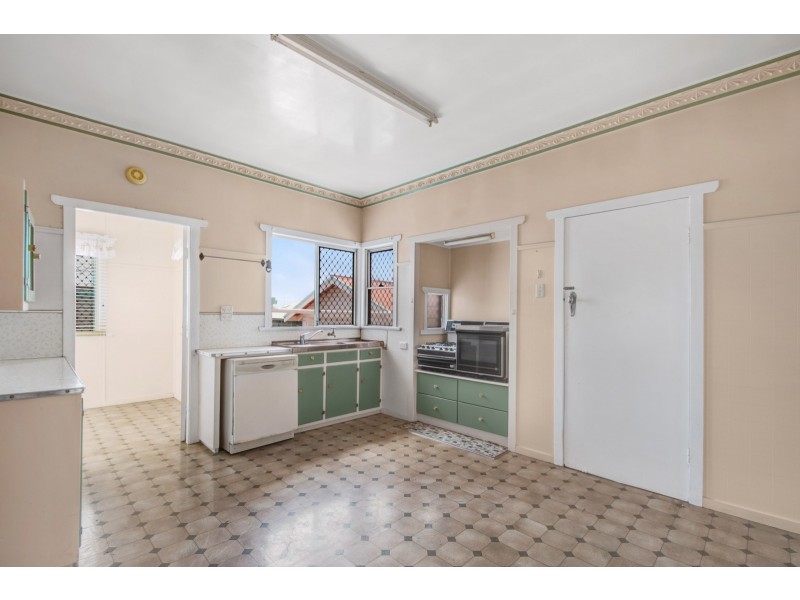 72 Gordon Avenue, Newtown QLD 4350