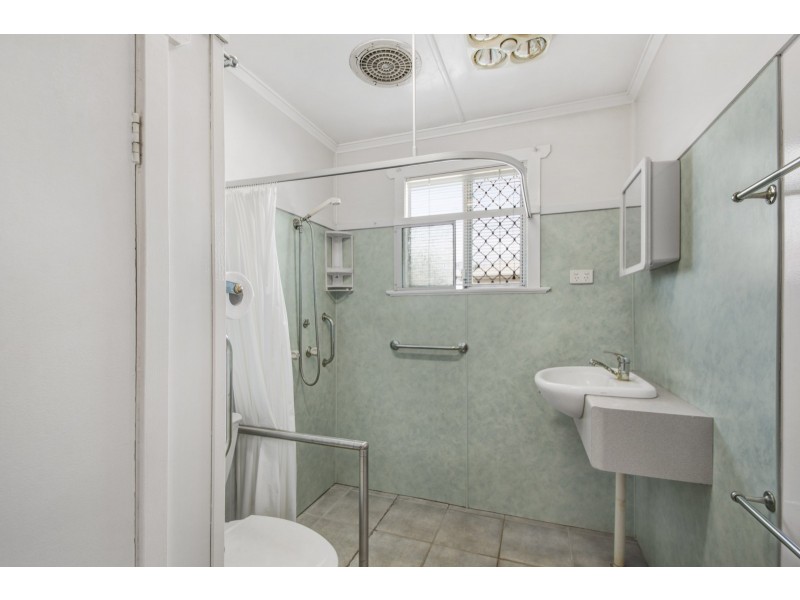 72 Gordon Avenue, Newtown QLD 4350