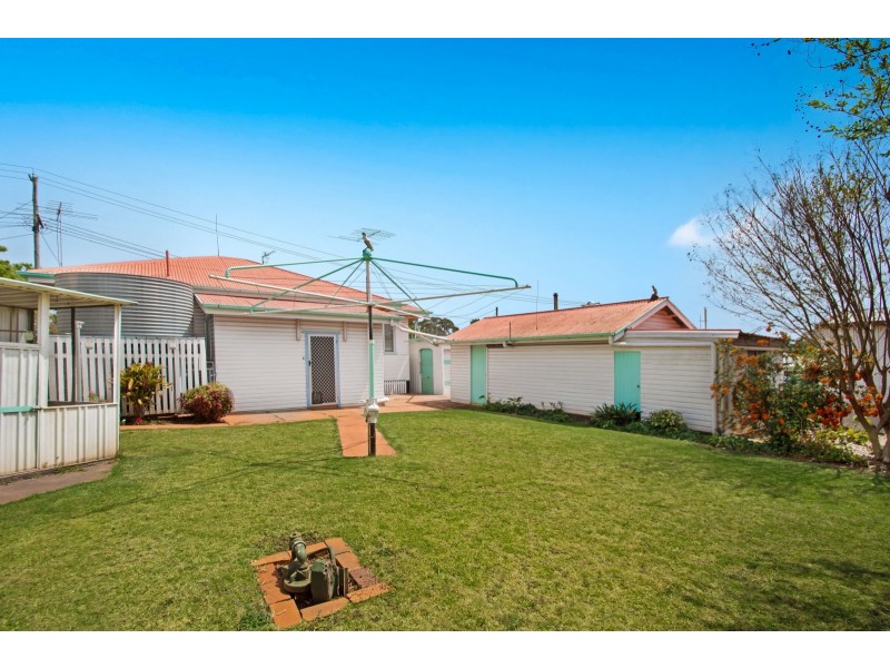72 Gordon Avenue, Newtown QLD 4350