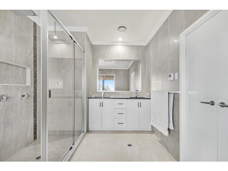 29 Hamblin Court, Mount Rascal QLD 4350