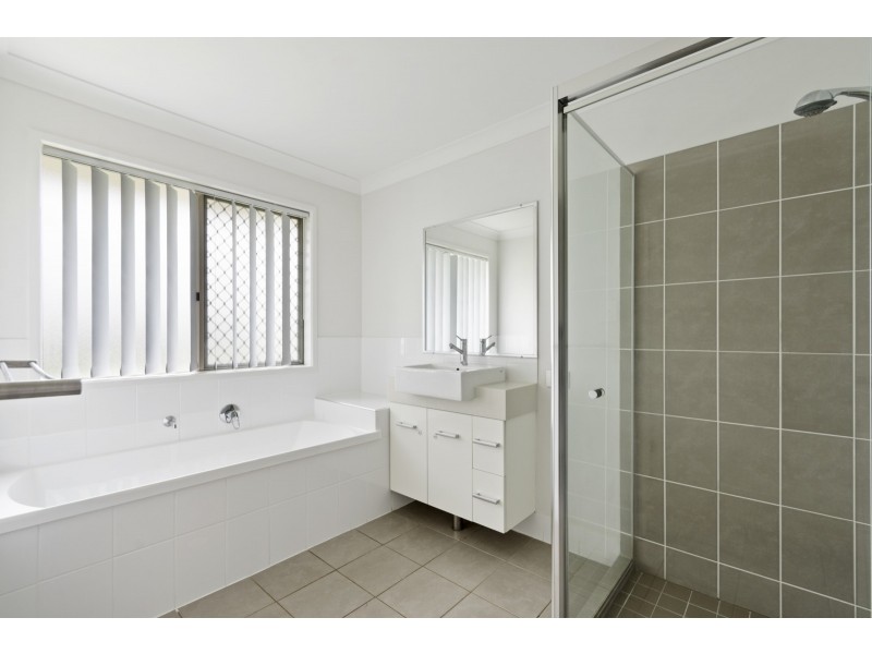 30 Phipps Drive, Meringandan West QLD 4352