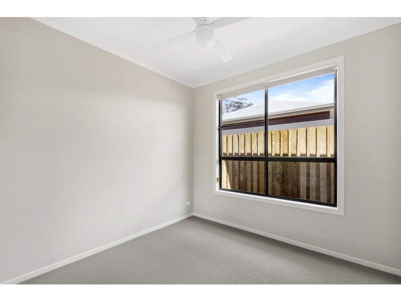 2/27 Yarrow Close, Middle Ridge QLD 4350
