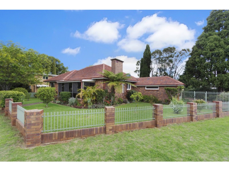 4 Allenby Street, Newtown QLD 4350