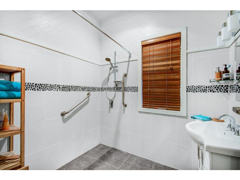 4 Allenby Street, Newtown QLD 4350