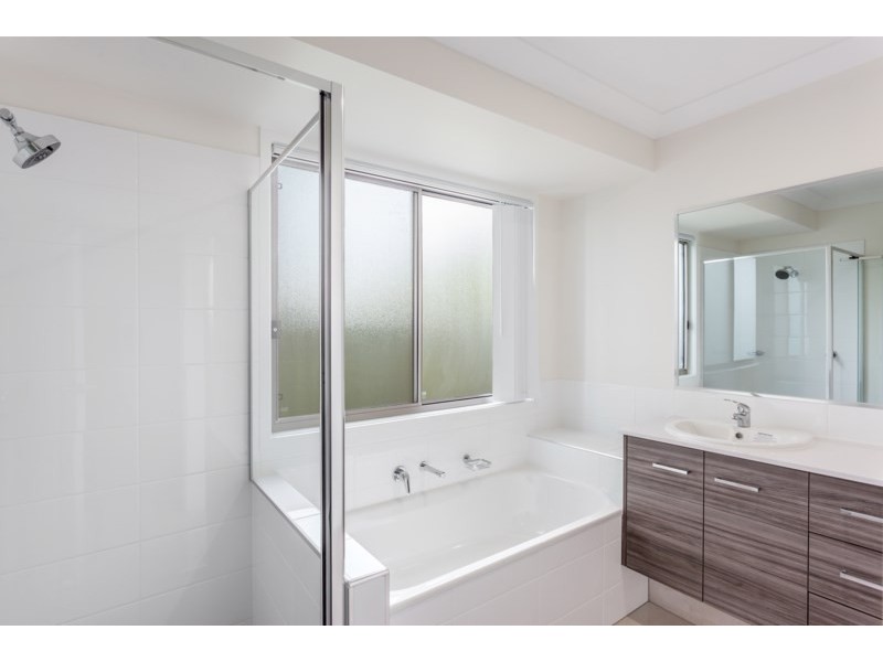 1 & 2/1a Weetwood Street, Newtown QLD 4350