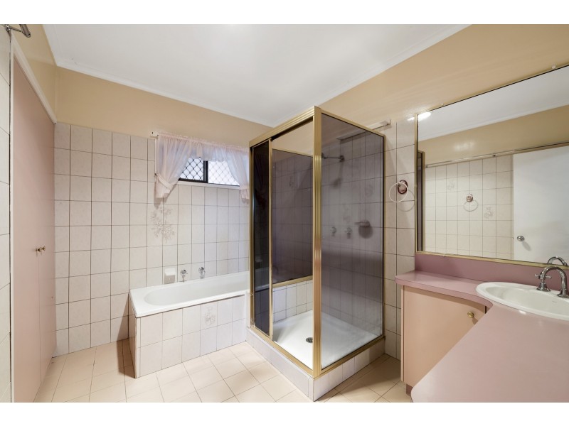 280 West Street, Kearneys Spring QLD 4350