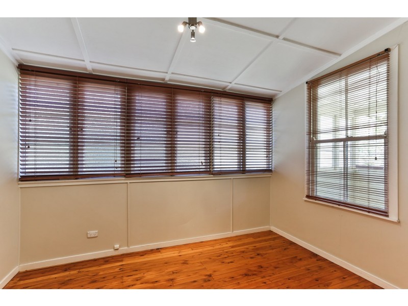 25 Albert Street, Newtown QLD 4350