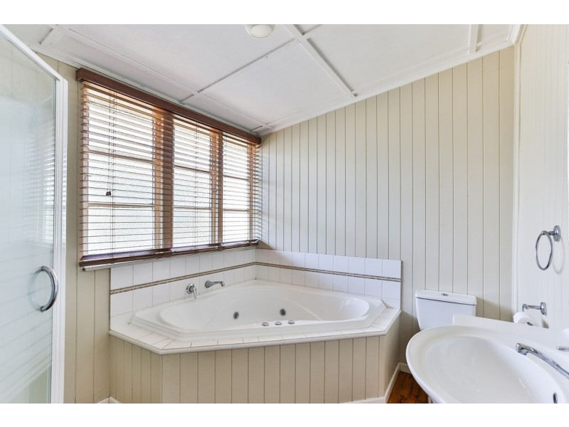 25 Albert Street, Newtown QLD 4350