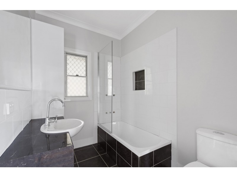 63 Glenvale Road, Newtown QLD 4350