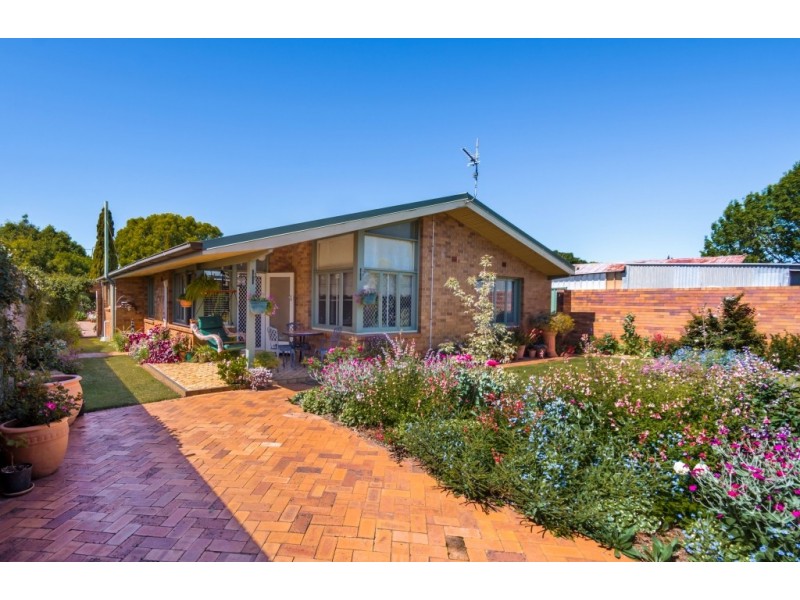 33 Anzac Avenue, Newtown QLD 4350