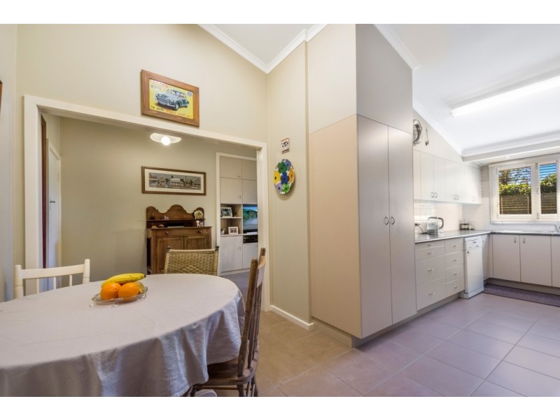 33 Anzac Avenue, Newtown QLD 4350