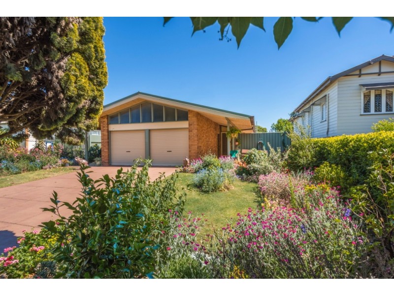 33 Anzac Avenue, Newtown QLD 4350