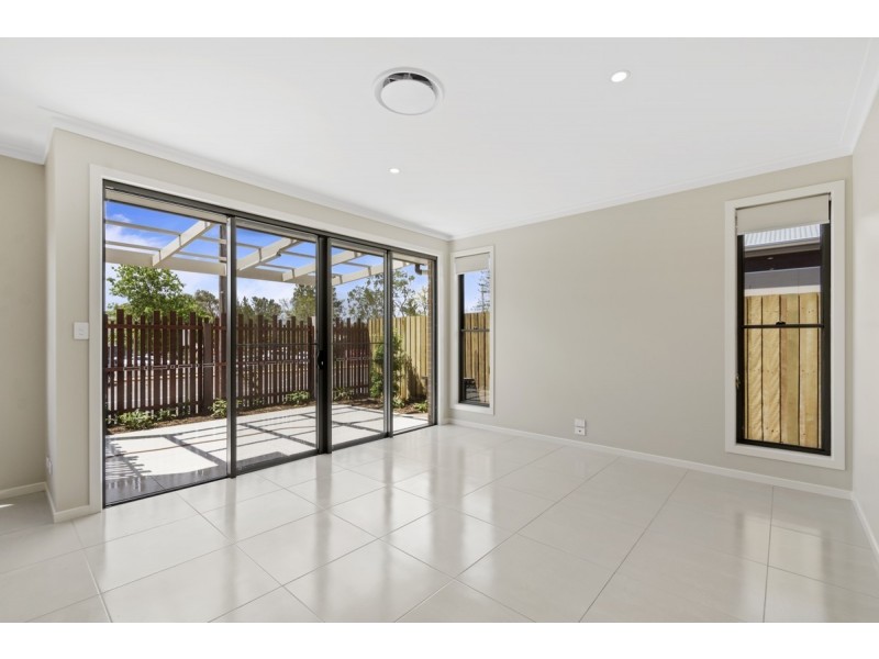 5/27 Yarrow Close, Middle Ridge QLD 4350