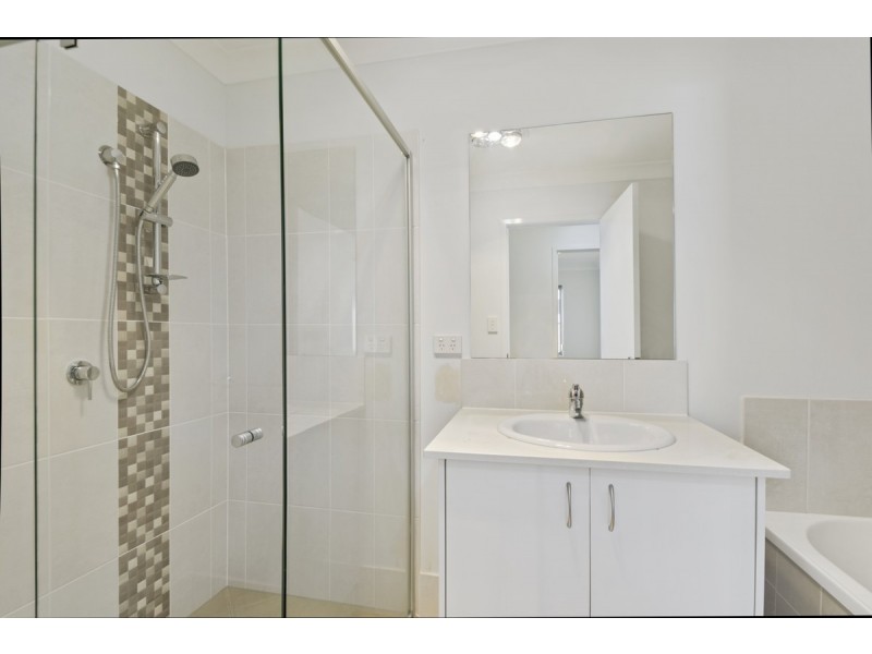 2/6a Tatum Court, Glenvale QLD 4350