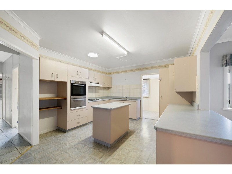 280 West Street, Kearneys Spring QLD 4350