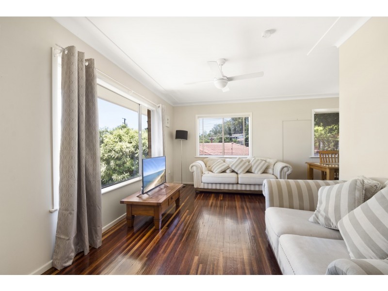 2 Esther Street, Mount Lofty QLD 4350