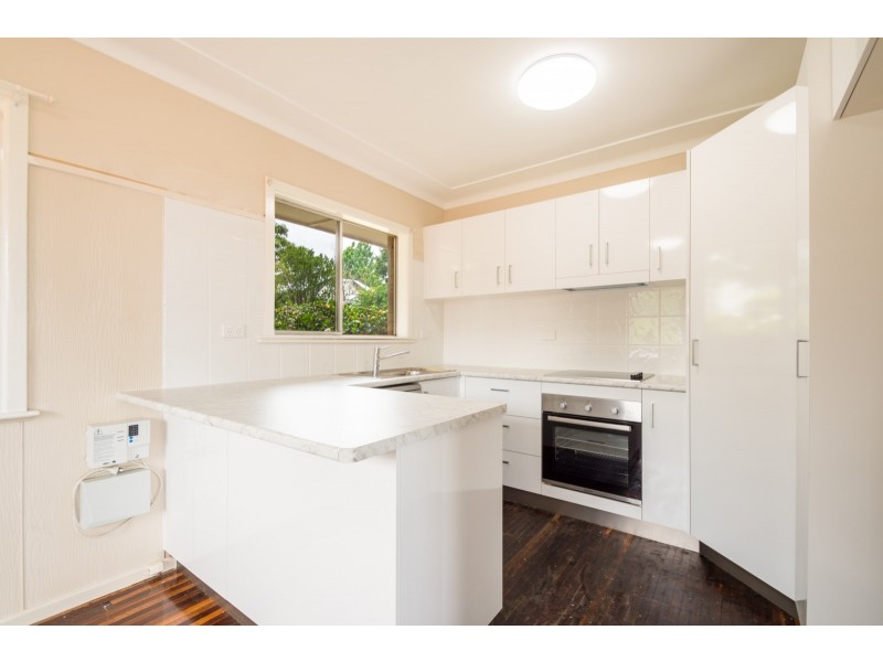 2 Esther Street, Mount Lofty QLD 4350