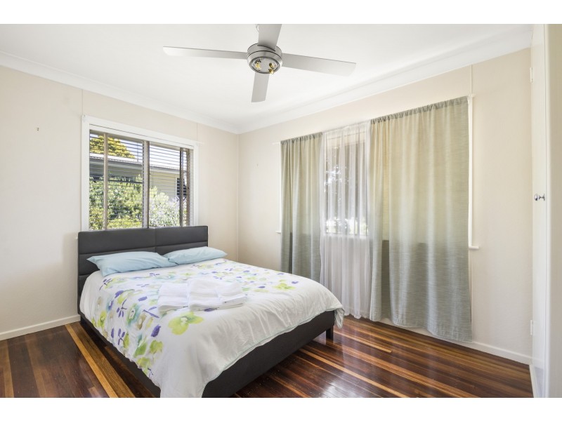 2 Esther Street, Mount Lofty QLD 4350