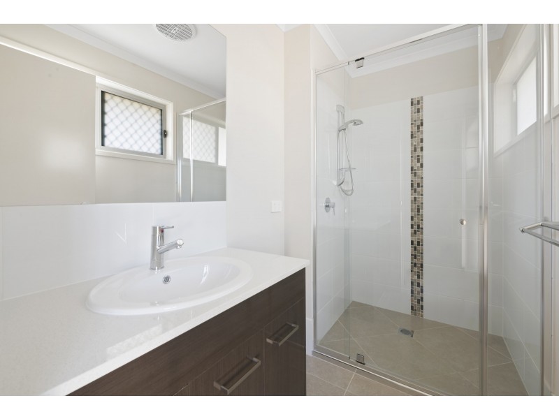 1 Gains Place, Glenvale QLD 4350