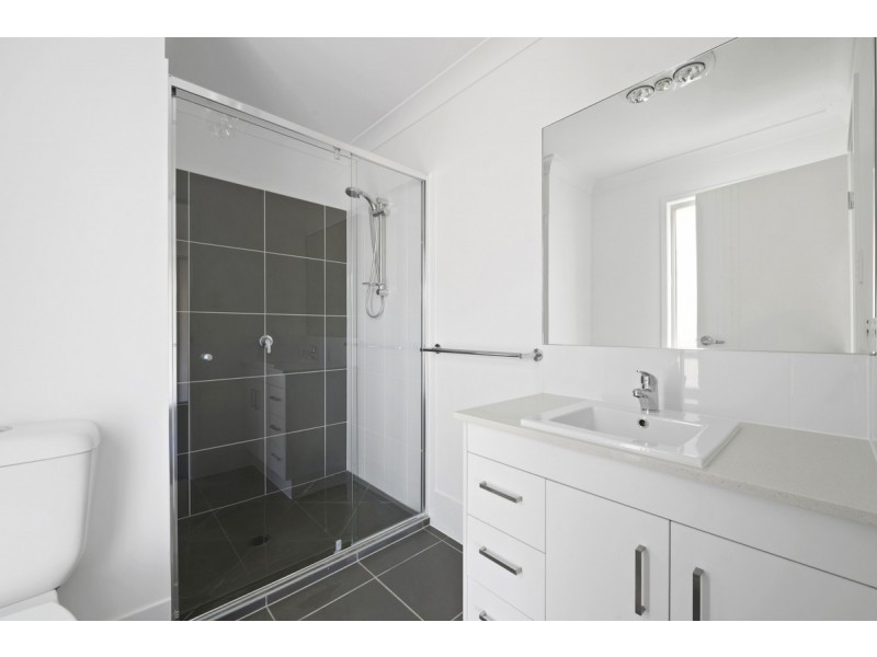 2/5a Berry Street, Newtown QLD 4350