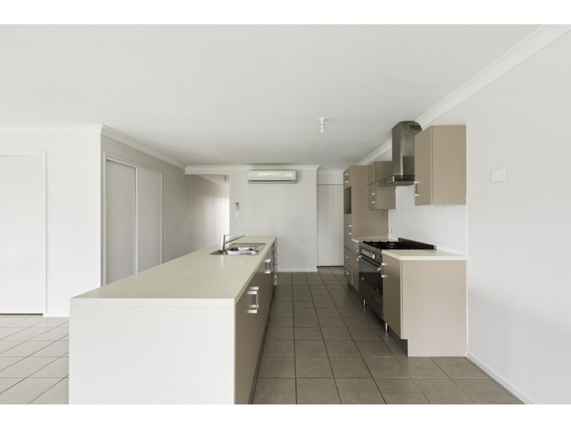 30 Phipps Drive, Meringandan West QLD 4352
