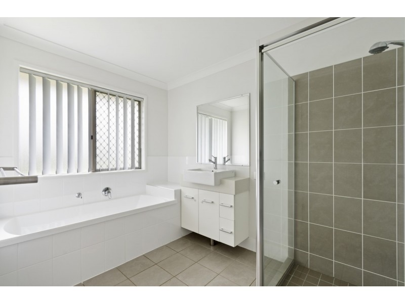 30 Phipps Drive, Meringandan West QLD 4352