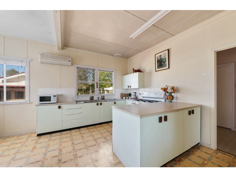 8 Dunne Street, Harristown QLD 4350