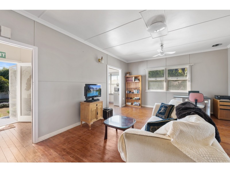 8 Dunne Street, Harristown QLD 4350