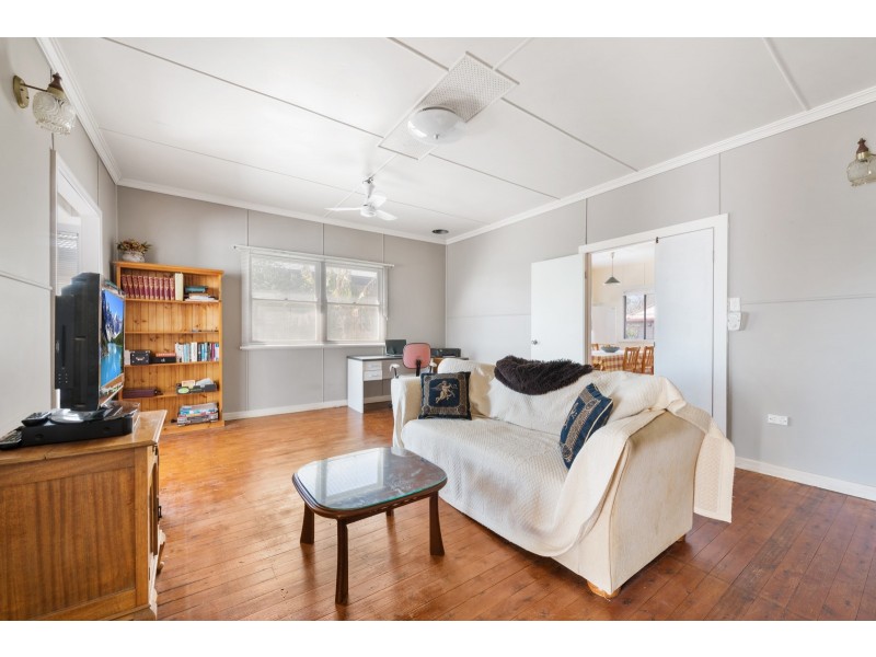 8 Dunne Street, Harristown QLD 4350