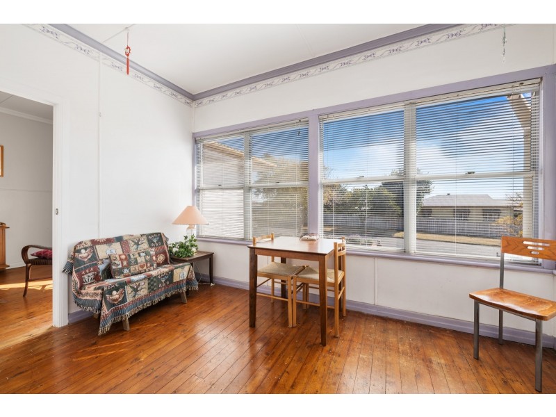 8 Dunne Street, Harristown QLD 4350