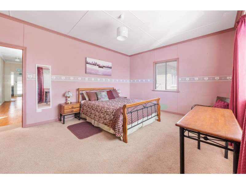8 Dunne Street, Harristown QLD 4350