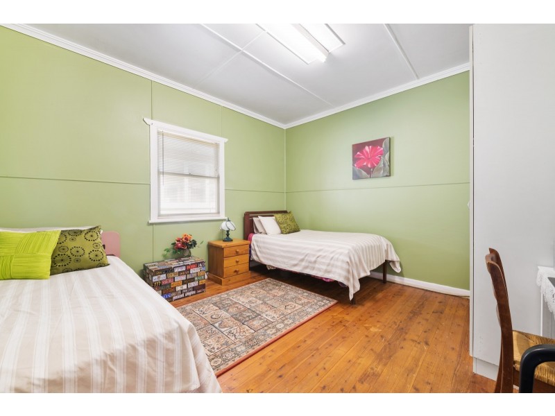 8 Dunne Street, Harristown QLD 4350