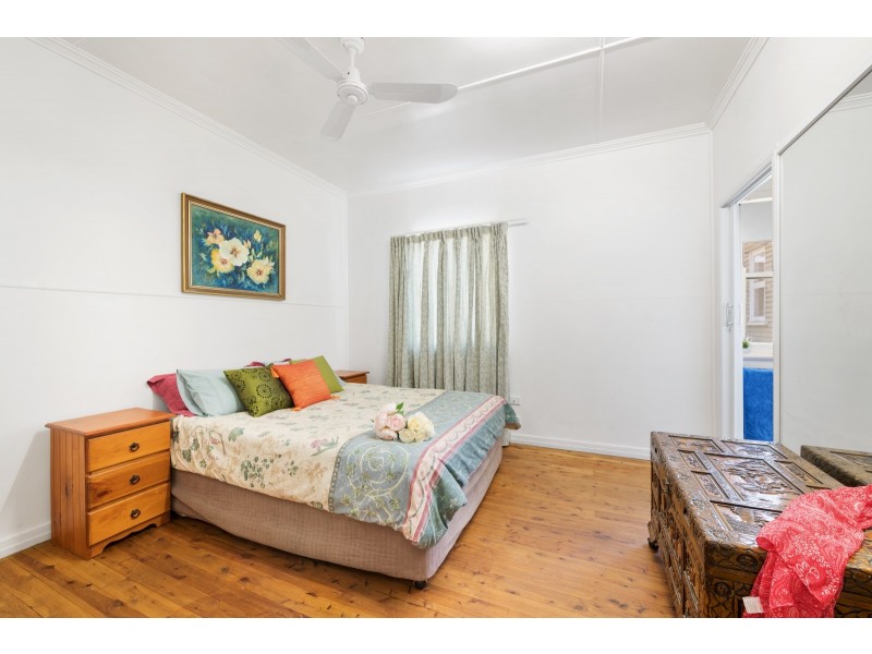 8 Dunne Street, Harristown QLD 4350
