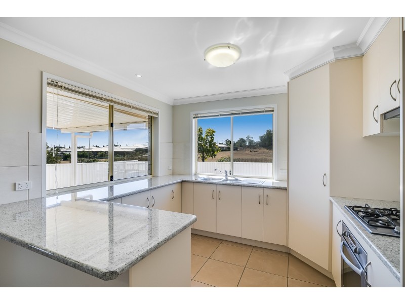 2/2 Yearling Close, Glenvale QLD 4350