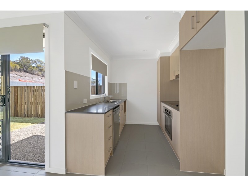 2/5 McInnes Crescent, Glenvale QLD 4350