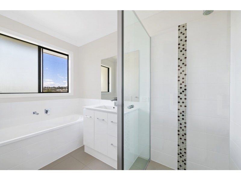 2/5 McInnes Crescent, Glenvale QLD 4350