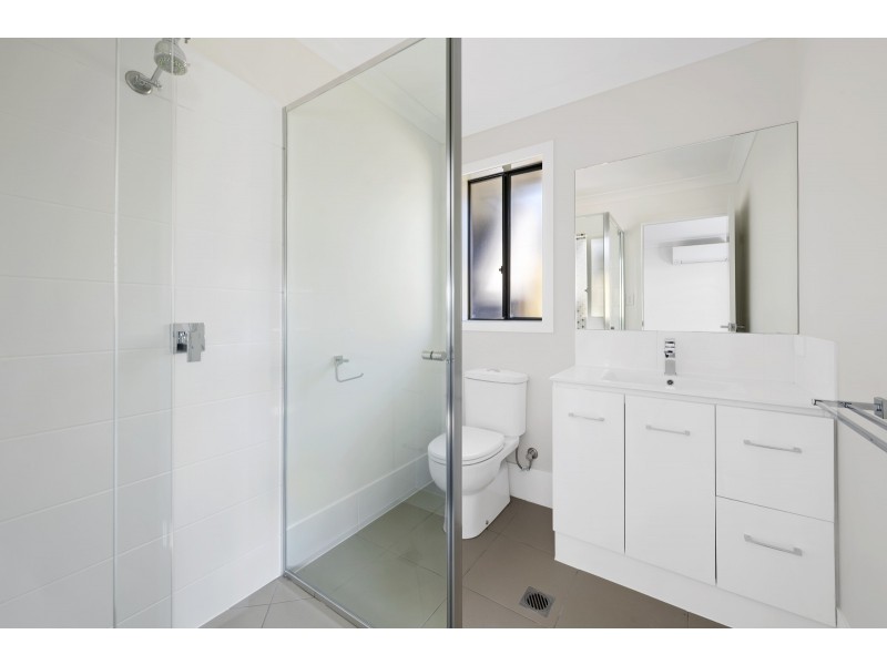 2/5 McInnes Crescent, Glenvale QLD 4350