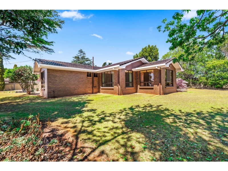 39 Wellcamp Street, Newtown QLD 4350