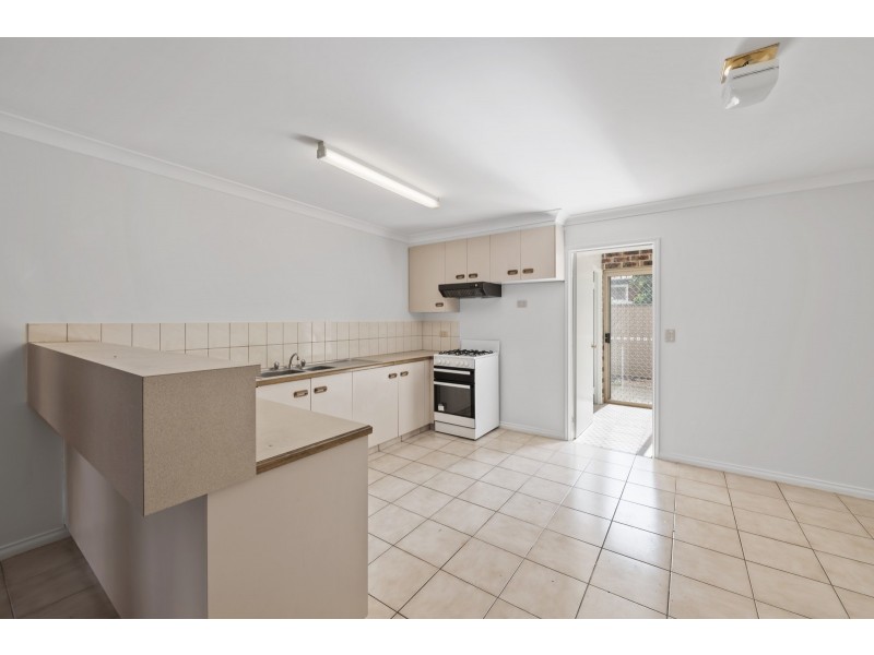 2/7 Phyllis Street, Harristown QLD 4350