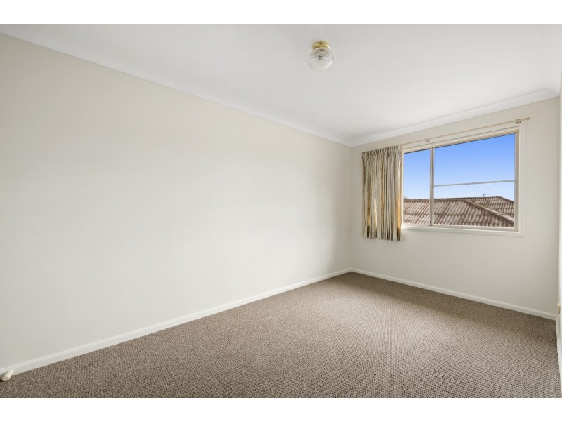 2/7 Phyllis Street, Harristown QLD 4350